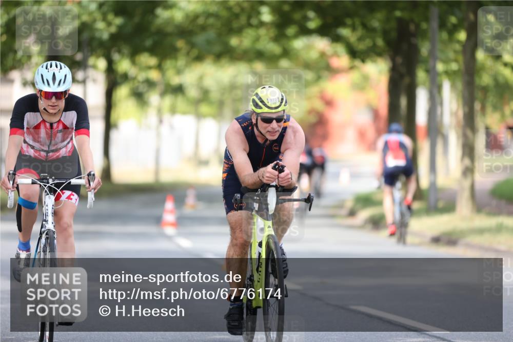 11.08.2024 - GEWOBA Citytriathlon Bremen H.Heesch http://msf.ph/oto/6776174 11.08.2024 11:44:13 Radfahren 746, 759, 861, 914, 926 meine-sportfotos.de