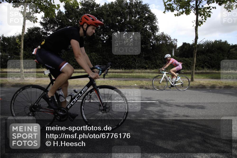 11.08.2024 - GEWOBA Citytriathlon Bremen H.Heesch http://msf.ph/oto/6776176 11.08.2024 12:02:15 Radfahren 900, 926, 956, 973, 980, 996 meine-sportfotos.de