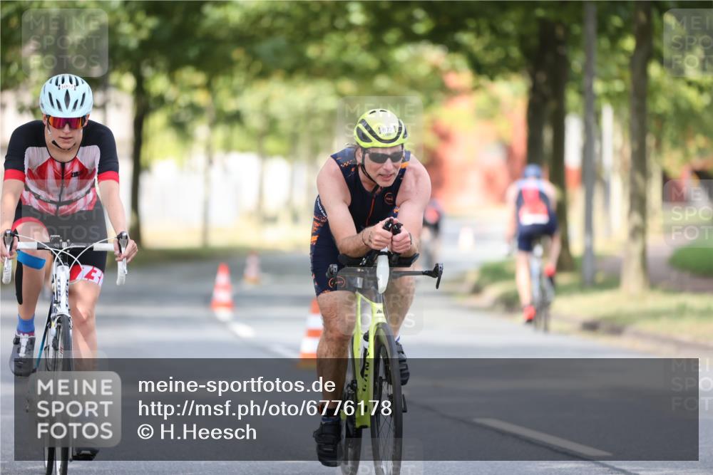 11.08.2024 - GEWOBA Citytriathlon Bremen H.Heesch http://msf.ph/oto/6776178 11.08.2024 11:44:13 Radfahren 746, 759, 861, 914, 926 meine-sportfotos.de