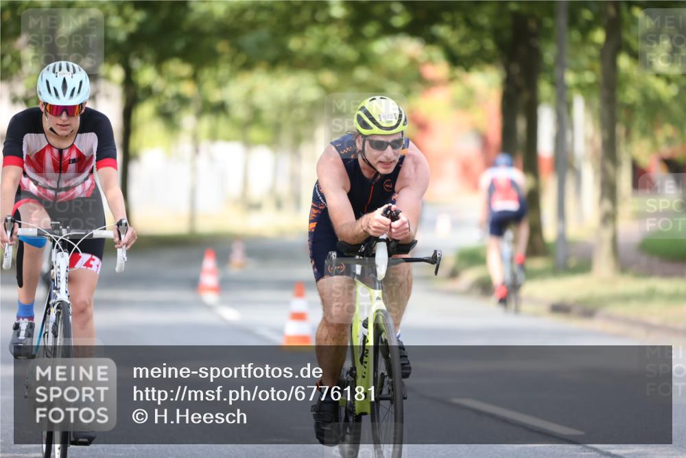 11.08.2024 - GEWOBA Citytriathlon Bremen H.Heesch http://msf.ph/oto/6776181 11.08.2024 11:44:13 Radfahren 746, 759, 861, 914, 926 meine-sportfotos.de