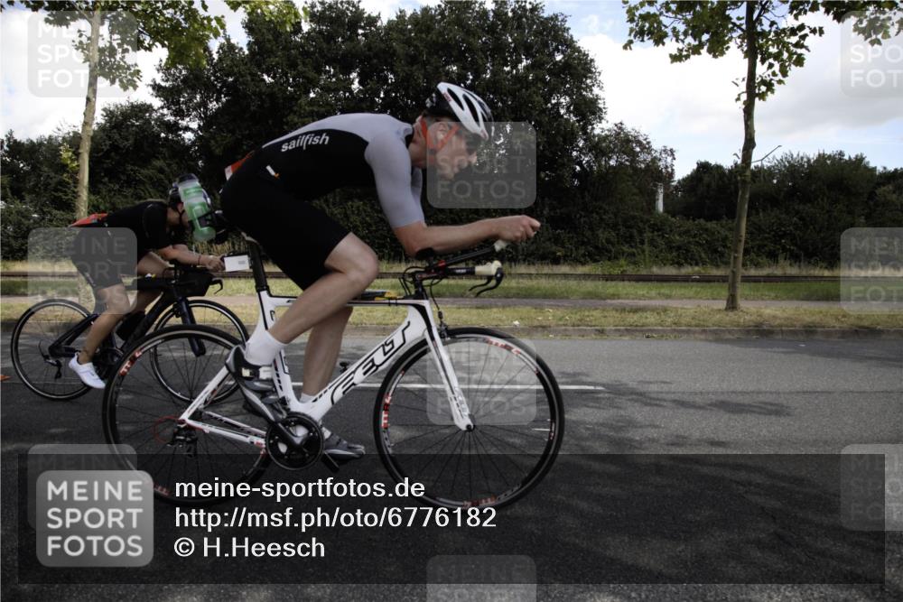 11.08.2024 - GEWOBA Citytriathlon Bremen H.Heesch http://msf.ph/oto/6776182 11.08.2024 12:02:25 Radfahren 759, 836, 855, 873, 900, 926, 996 meine-sportfotos.de