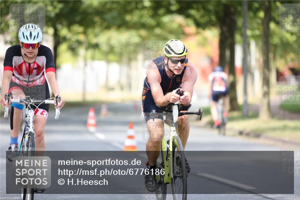 11.08.2024 - GEWOBA Citytriathlon Bremen H.Heesch http://msf.ph/oto/6776186 11.08.2024 11:44:13 Radfahren 746, 759, 861, 914, 926 meine-sportfotos.de