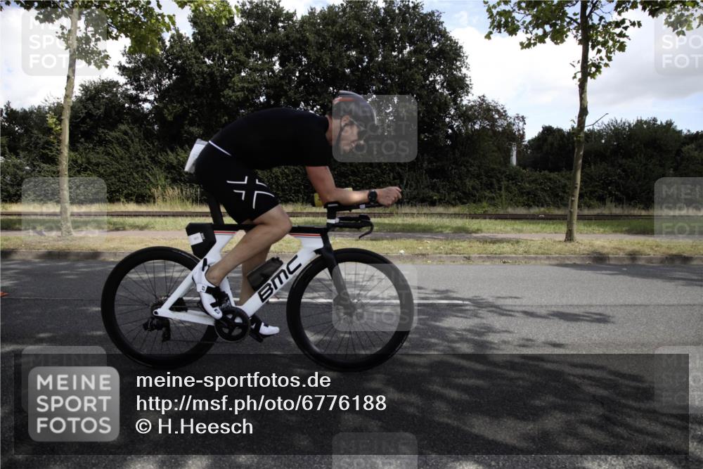 11.08.2024 - GEWOBA Citytriathlon Bremen H.Heesch http://msf.ph/oto/6776188 11.08.2024 12:02:27 Radfahren 759, 836, 855, 873, 900, 926, 974, 996 meine-sportfotos.de