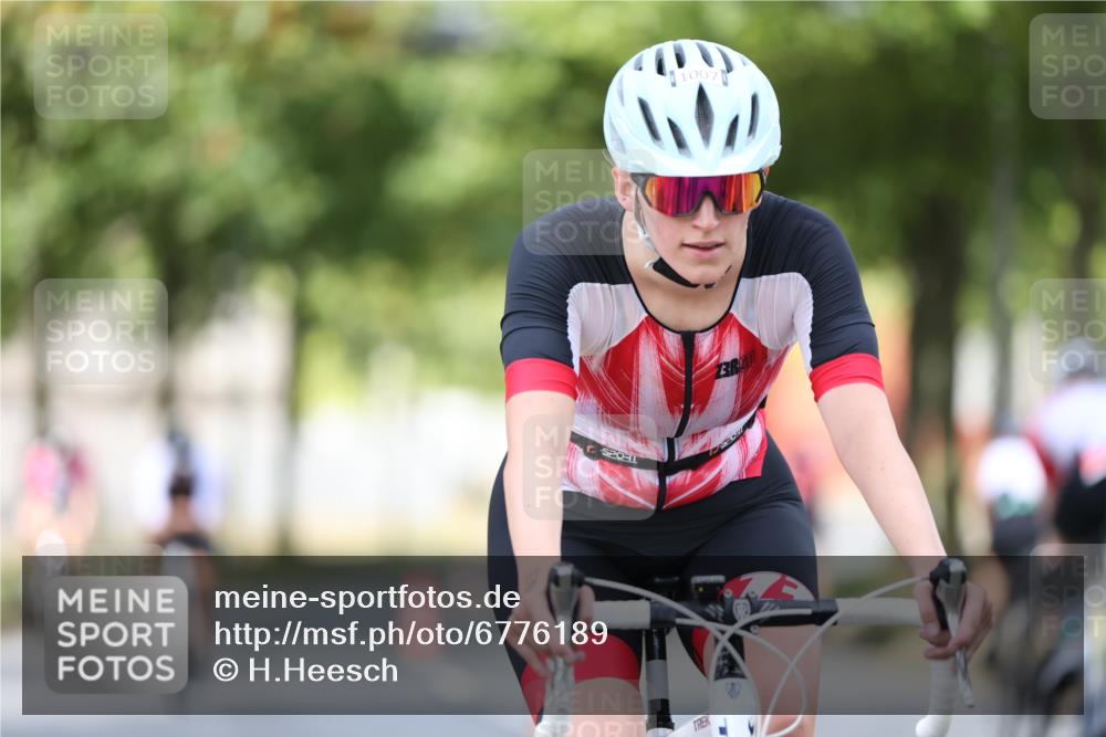 11.08.2024 - GEWOBA Citytriathlon Bremen H.Heesch http://msf.ph/oto/6776189 11.08.2024 11:44:14 Radfahren 746, 759, 861, 914, 926 meine-sportfotos.de