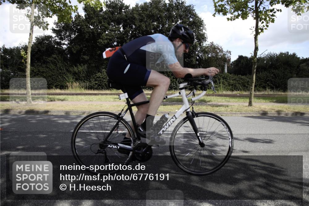11.08.2024 - GEWOBA Citytriathlon Bremen H.Heesch http://msf.ph/oto/6776191 11.08.2024 12:02:33 Radfahren 759, 836, 855, 873, 900, 926, 974, 996 meine-sportfotos.de