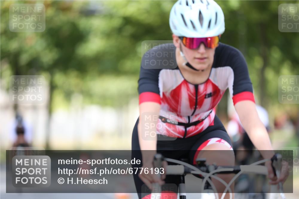 11.08.2024 - GEWOBA Citytriathlon Bremen H.Heesch http://msf.ph/oto/6776193 11.08.2024 11:44:14 Radfahren 746, 759, 861, 914, 926 meine-sportfotos.de