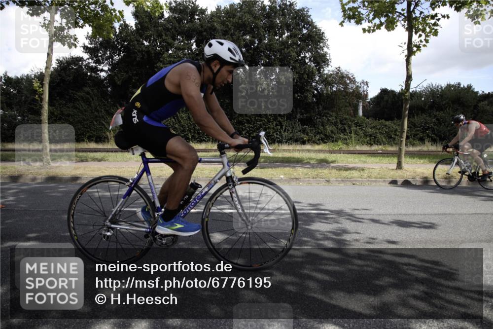 11.08.2024 - GEWOBA Citytriathlon Bremen H.Heesch http://msf.ph/oto/6776195 11.08.2024 12:02:35 Radfahren 759, 836, 855, 873, 900, 974, 996 meine-sportfotos.de