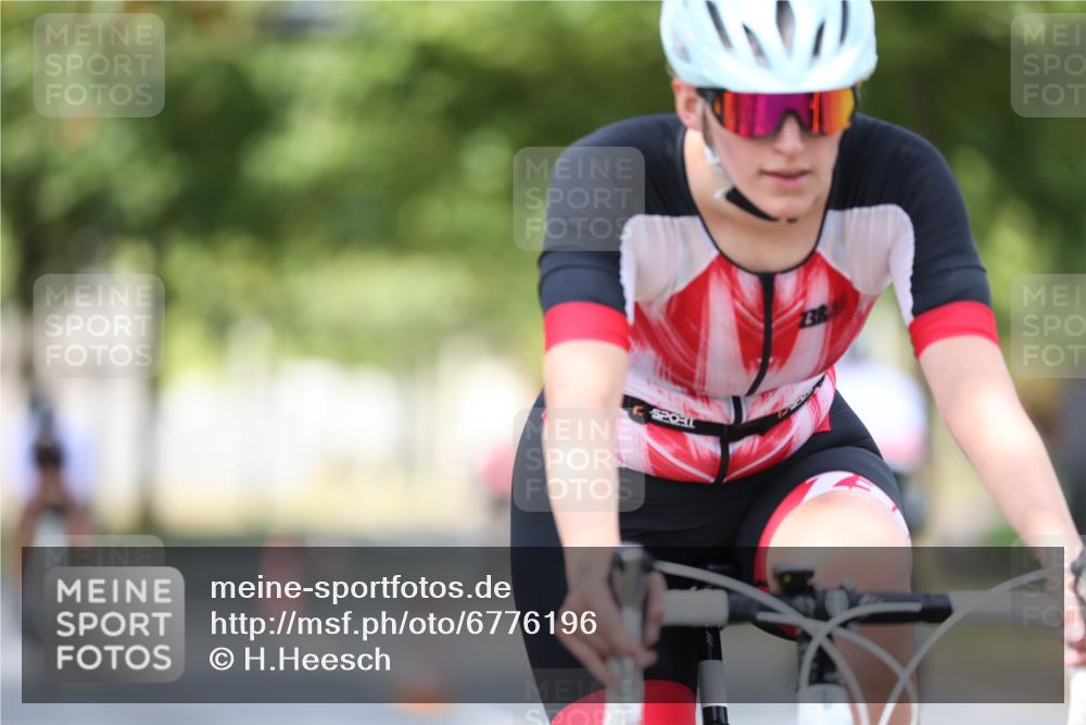 11.08.2024 - GEWOBA Citytriathlon Bremen H.Heesch http://msf.ph/oto/6776196 11.08.2024 11:44:14 Radfahren 746, 759, 861, 914, 926 meine-sportfotos.de