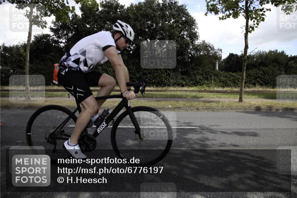 11.08.2024 - GEWOBA Citytriathlon Bremen H.Heesch http://msf.ph/oto/6776197 11.08.2024 12:02:37 Radfahren 759, 836, 855, 873, 927, 954, 974 meine-sportfotos.de