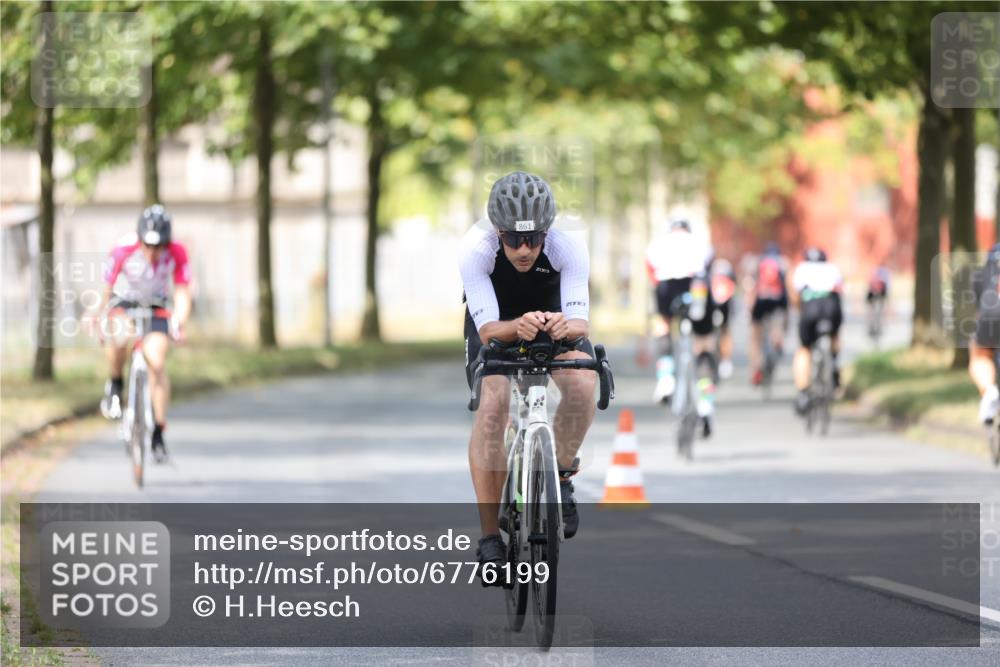 11.08.2024 - GEWOBA Citytriathlon Bremen H.Heesch http://msf.ph/oto/6776199 11.08.2024 11:44:16 Radfahren 746, 759, 861, 926 meine-sportfotos.de