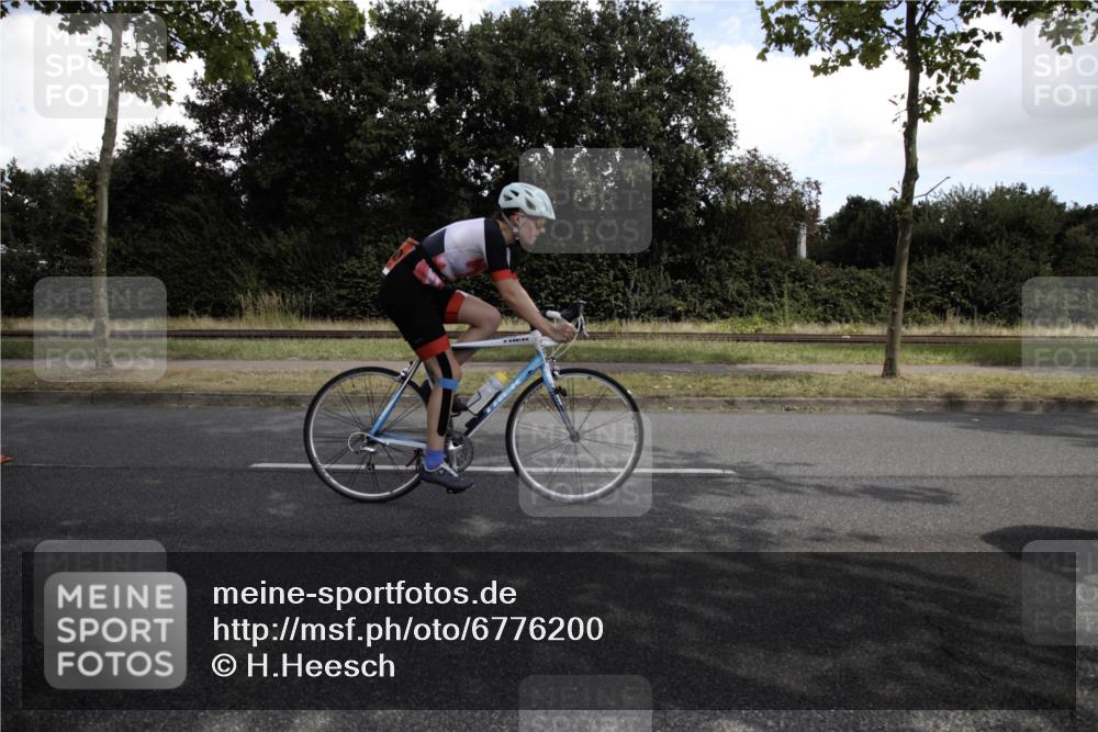 11.08.2024 - GEWOBA Citytriathlon Bremen H.Heesch http://msf.ph/oto/6776200 11.08.2024 12:02:37 Radfahren 759, 836, 855, 873, 927, 954, 974 meine-sportfotos.de