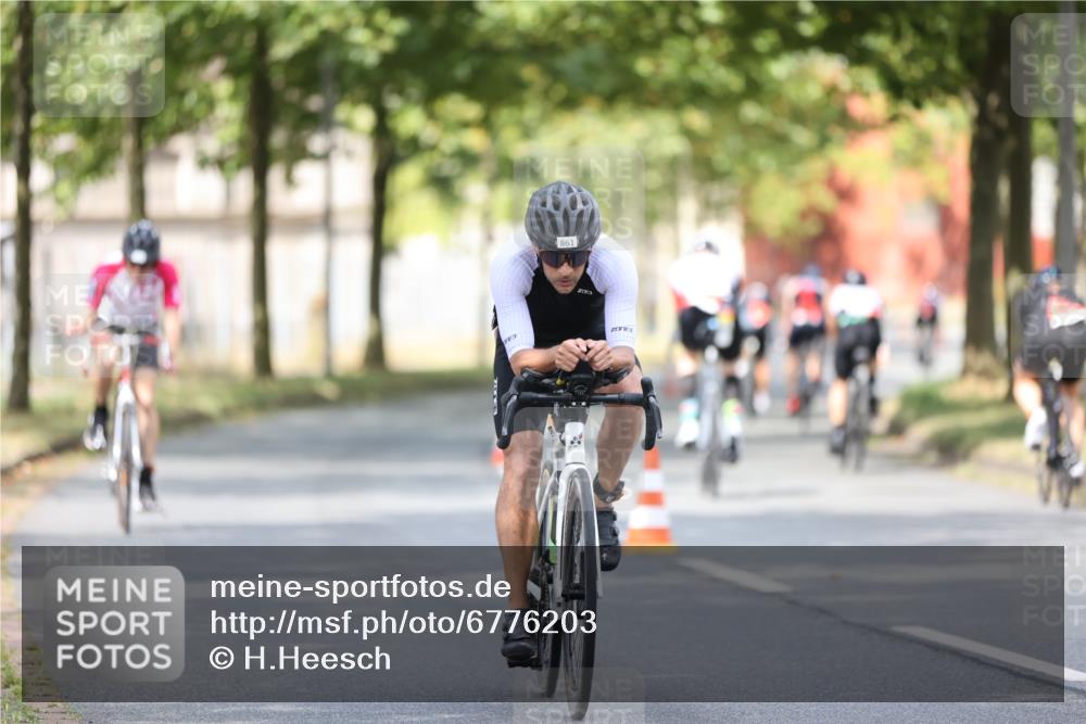 11.08.2024 - GEWOBA Citytriathlon Bremen H.Heesch http://msf.ph/oto/6776203 11.08.2024 11:44:16 Radfahren 746, 759, 861, 926 meine-sportfotos.de