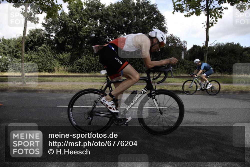 11.08.2024 - GEWOBA Citytriathlon Bremen H.Heesch http://msf.ph/oto/6776204 11.08.2024 12:02:51 Radfahren 845, 927, 933, 954, 974 meine-sportfotos.de