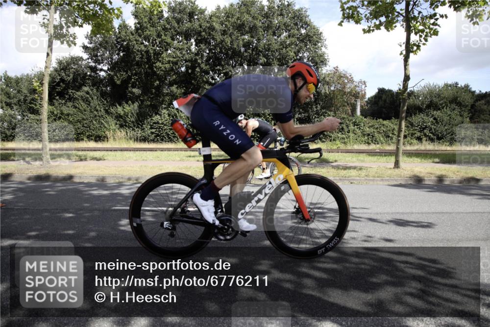 11.08.2024 - GEWOBA Citytriathlon Bremen H.Heesch http://msf.ph/oto/6776211 11.08.2024 12:03:01 Radfahren 845, 927, 933, 954, 1024, 1029 meine-sportfotos.de