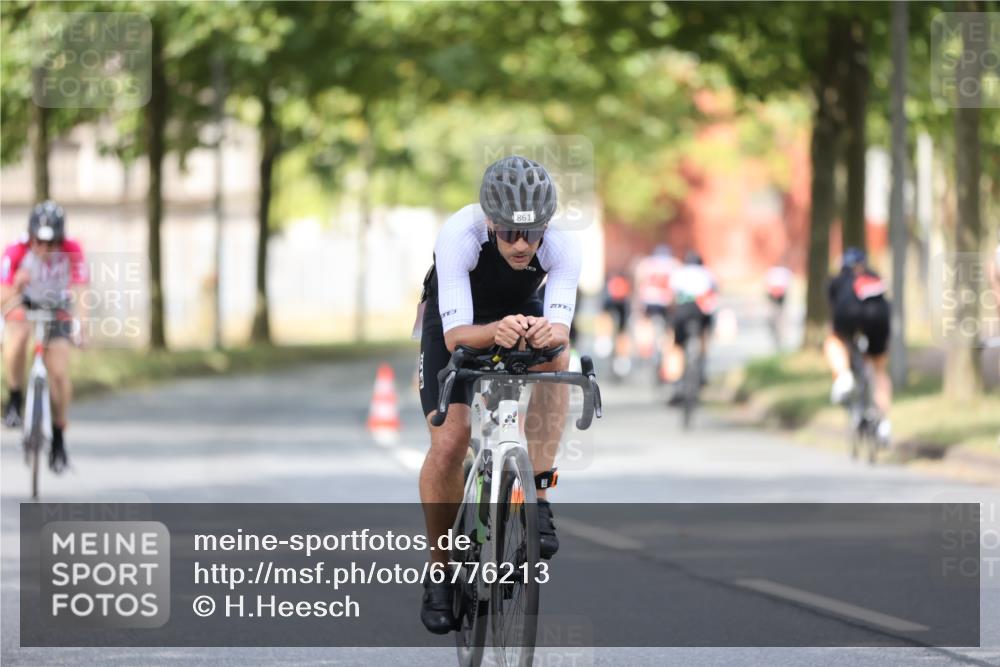 11.08.2024 - GEWOBA Citytriathlon Bremen H.Heesch http://msf.ph/oto/6776213 11.08.2024 11:44:16 Radfahren 746, 759, 861, 926 meine-sportfotos.de