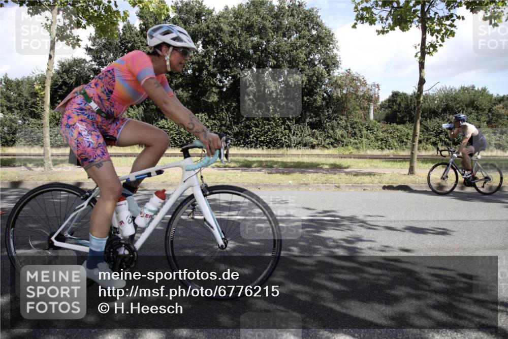 11.08.2024 - GEWOBA Citytriathlon Bremen H.Heesch http://msf.ph/oto/6776215 11.08.2024 12:03:15 Radfahren 826, 853, 936, 942, 1024, 1029, 1030, 1040 meine-sportfotos.de