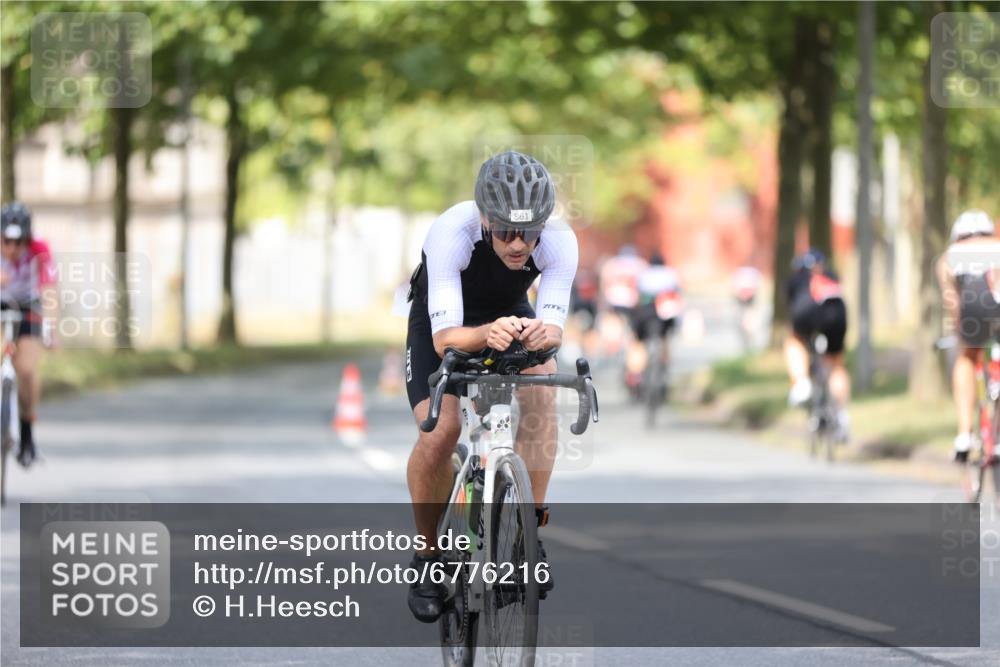 11.08.2024 - GEWOBA Citytriathlon Bremen H.Heesch http://msf.ph/oto/6776216 11.08.2024 11:44:16 Radfahren 746, 759, 861, 926 meine-sportfotos.de