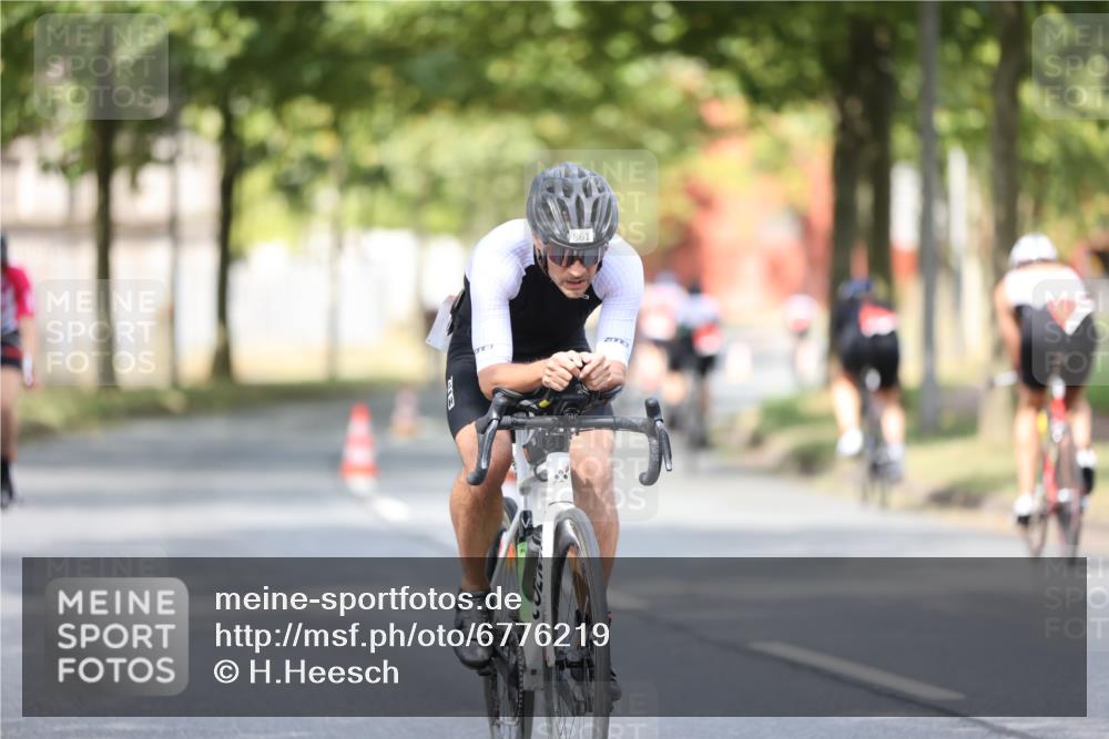 11.08.2024 - GEWOBA Citytriathlon Bremen H.Heesch http://msf.ph/oto/6776219 11.08.2024 11:44:16 Radfahren 746, 759, 861, 926 meine-sportfotos.de