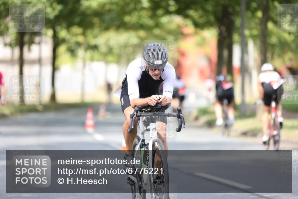 11.08.2024 - GEWOBA Citytriathlon Bremen H.Heesch http://msf.ph/oto/6776221 11.08.2024 11:44:16 Radfahren 746, 759, 861, 926 meine-sportfotos.de