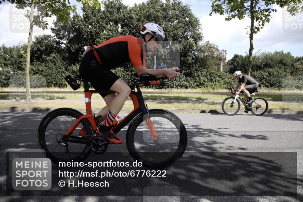 11.08.2024 - GEWOBA Citytriathlon Bremen H.Heesch http://msf.ph/oto/6776222 11.08.2024 12:03:19 Radfahren 826, 853, 867, 936, 942, 1024, 1029, 1030, 1040 meine-sportfotos.de