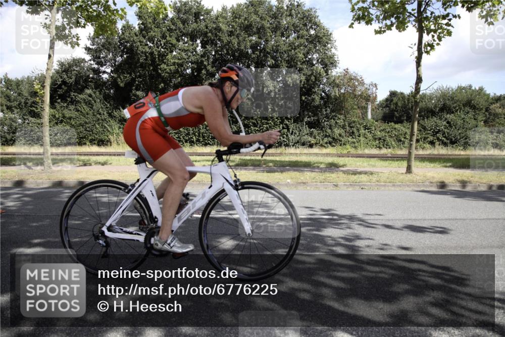 11.08.2024 - GEWOBA Citytriathlon Bremen H.Heesch http://msf.ph/oto/6776225 11.08.2024 12:03:22 Radfahren 826, 853, 867, 936, 942, 1024, 1029, 1030, 1040 meine-sportfotos.de