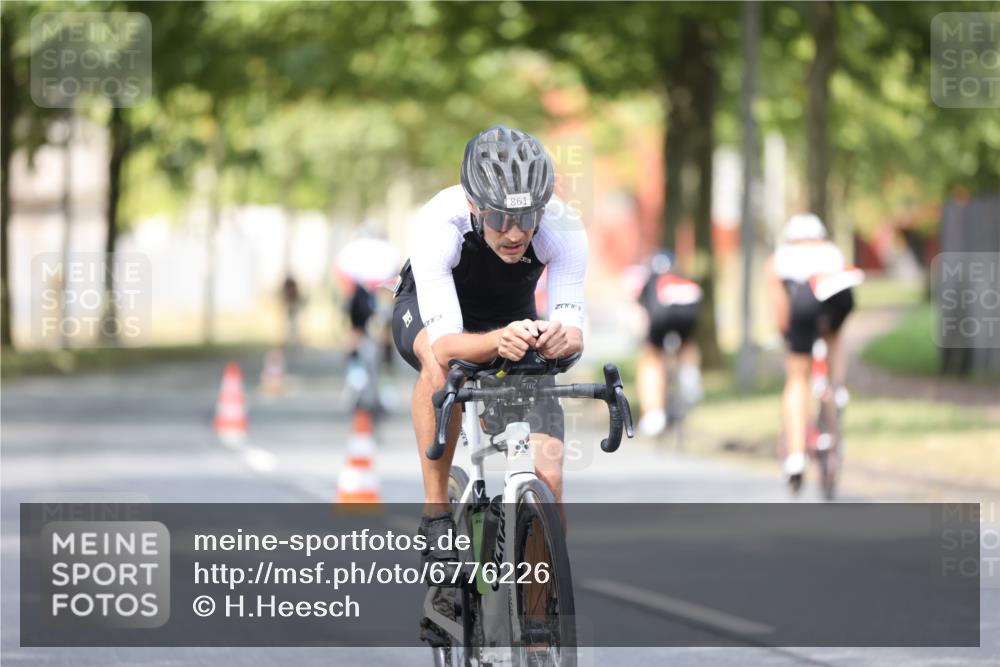11.08.2024 - GEWOBA Citytriathlon Bremen H.Heesch http://msf.ph/oto/6776226 11.08.2024 11:44:16 Radfahren 746, 759, 861, 926 meine-sportfotos.de