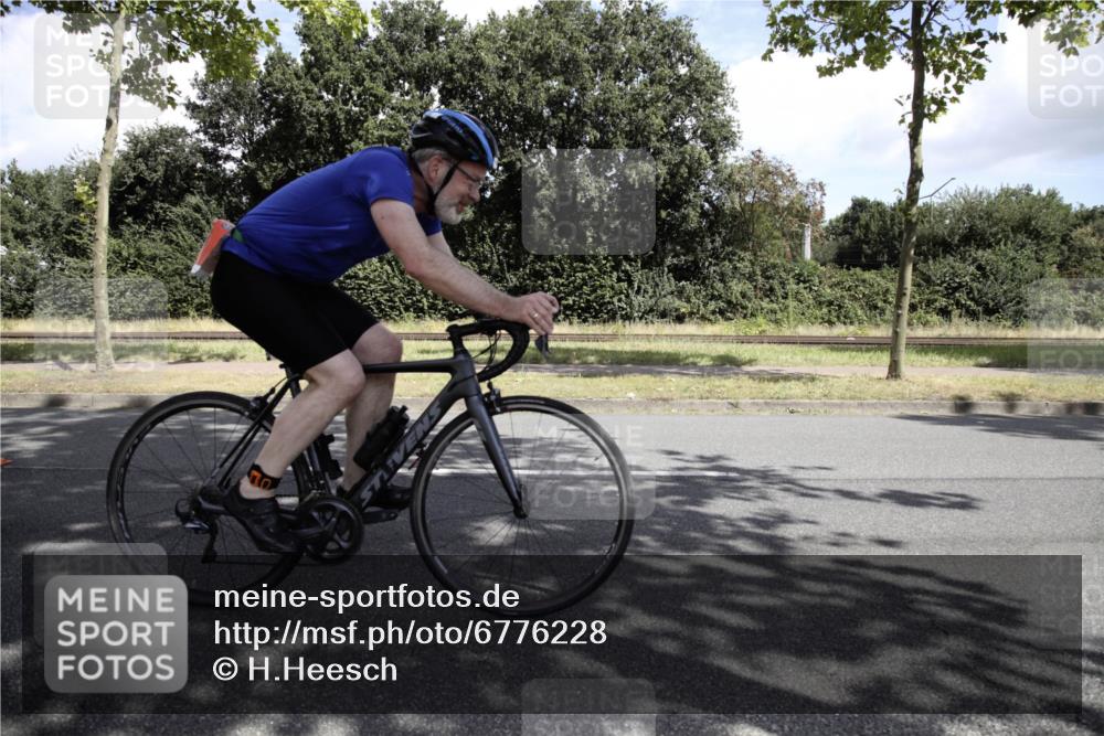 11.08.2024 - GEWOBA Citytriathlon Bremen H.Heesch http://msf.ph/oto/6776228 11.08.2024 12:03:23 Radfahren 826, 853, 867, 936, 942, 1029, 1030, 1040 meine-sportfotos.de