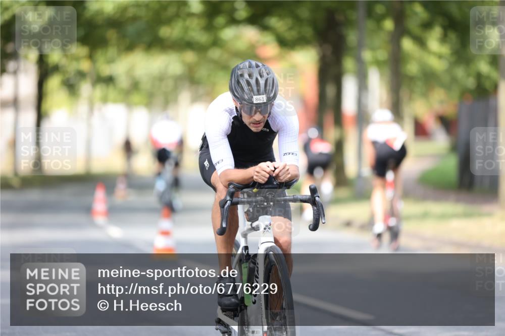 11.08.2024 - GEWOBA Citytriathlon Bremen H.Heesch http://msf.ph/oto/6776229 11.08.2024 11:44:16 Radfahren 746, 759, 861, 926 meine-sportfotos.de