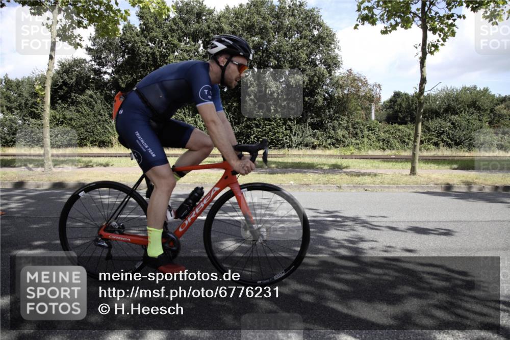11.08.2024 - GEWOBA Citytriathlon Bremen H.Heesch http://msf.ph/oto/6776231 11.08.2024 12:03:26 Radfahren 822, 826, 853, 867, 936, 942, 1030, 1040 meine-sportfotos.de