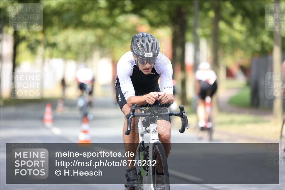 11.08.2024 - GEWOBA Citytriathlon Bremen H.Heesch http://msf.ph/oto/6776232 11.08.2024 11:44:16 Radfahren 746, 759, 861, 926 meine-sportfotos.de