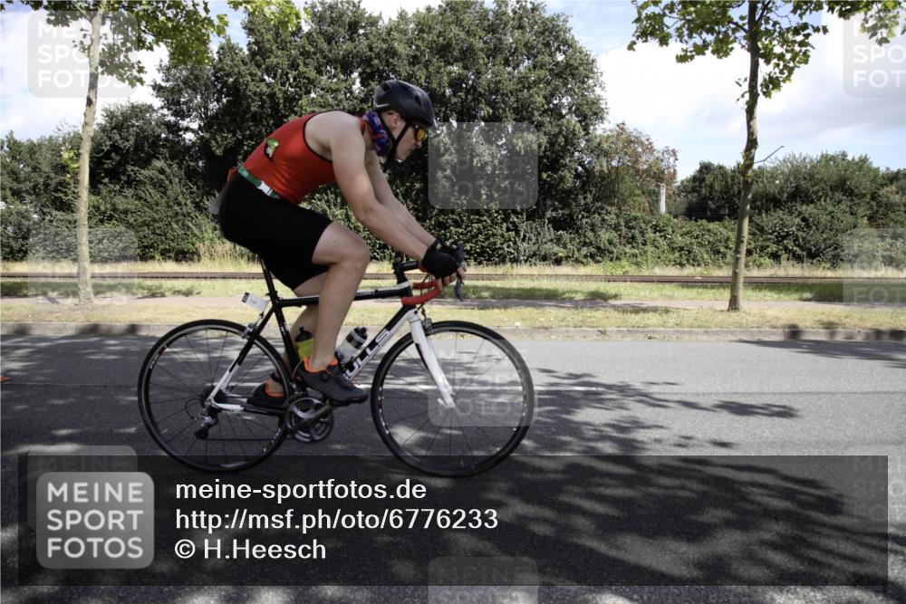 11.08.2024 - GEWOBA Citytriathlon Bremen H.Heesch http://msf.ph/oto/6776233 11.08.2024 12:03:27 Radfahren 755, 822, 826, 853, 867, 936, 942, 1030, 1040 meine-sportfotos.de
