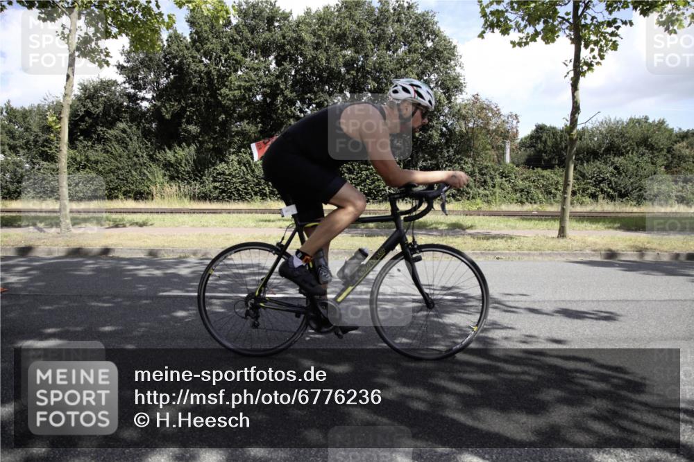 11.08.2024 - GEWOBA Citytriathlon Bremen H.Heesch http://msf.ph/oto/6776236 11.08.2024 12:03:35 Radfahren 755, 775, 806, 822, 826, 853, 867, 906 meine-sportfotos.de