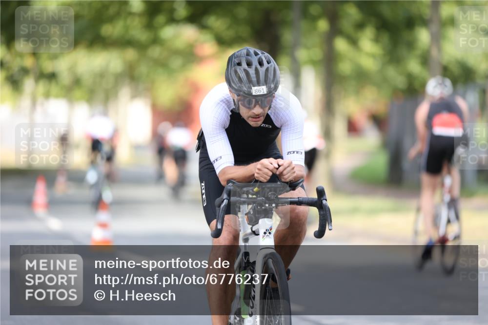 11.08.2024 - GEWOBA Citytriathlon Bremen H.Heesch http://msf.ph/oto/6776237 11.08.2024 11:44:16 Radfahren 746, 759, 861, 926 meine-sportfotos.de