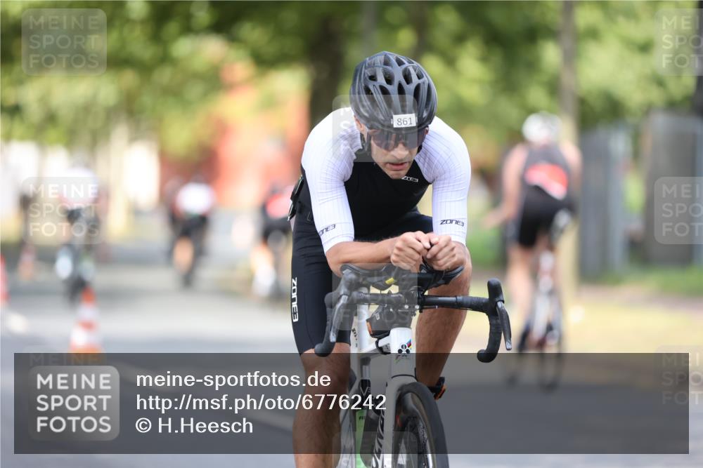 11.08.2024 - GEWOBA Citytriathlon Bremen H.Heesch http://msf.ph/oto/6776242 11.08.2024 11:44:16 Radfahren 746, 759, 861, 926 meine-sportfotos.de