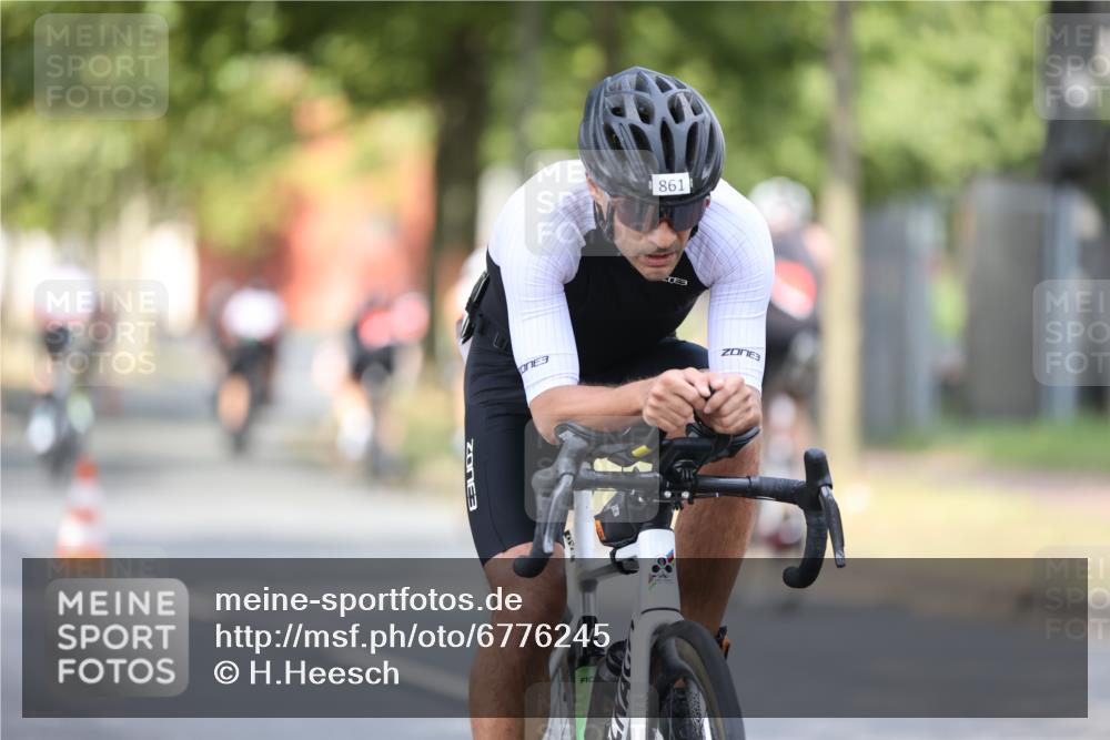 11.08.2024 - GEWOBA Citytriathlon Bremen H.Heesch http://msf.ph/oto/6776245 11.08.2024 11:44:16 Radfahren 746, 759, 861, 926 meine-sportfotos.de