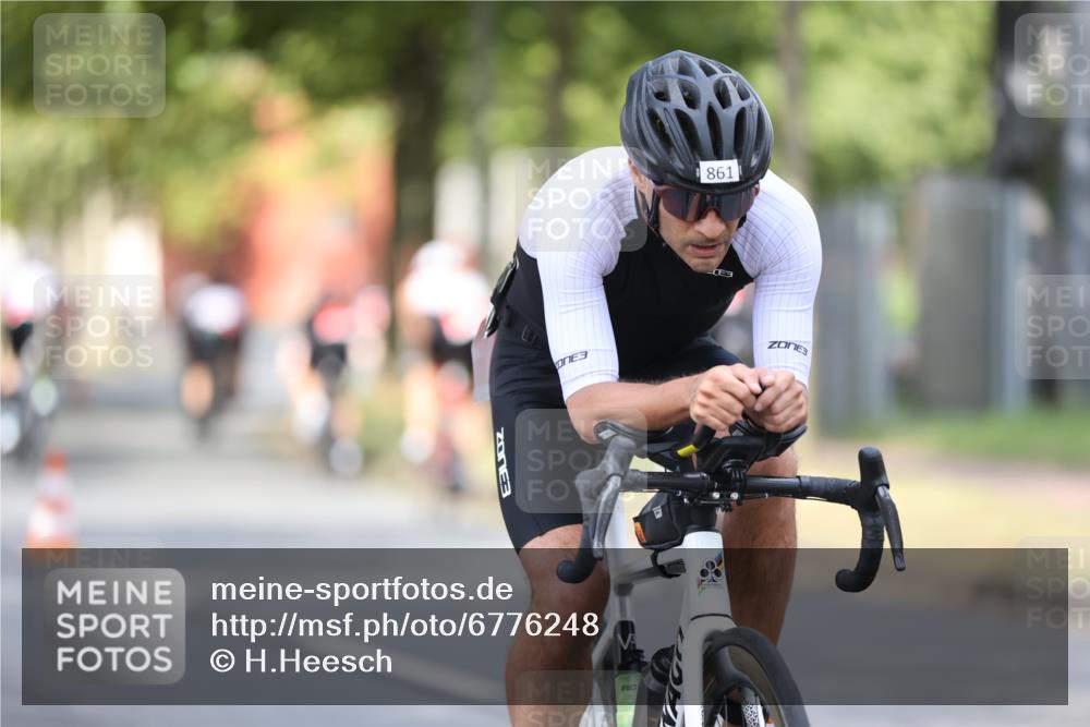 11.08.2024 - GEWOBA Citytriathlon Bremen H.Heesch http://msf.ph/oto/6776248 11.08.2024 11:44:16 Radfahren 746, 759, 861, 926 meine-sportfotos.de