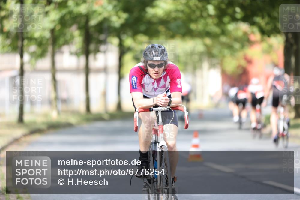 11.08.2024 - GEWOBA Citytriathlon Bremen H.Heesch http://msf.ph/oto/6776254 11.08.2024 11:44:17 Radfahren 746, 759, 861, 926 meine-sportfotos.de