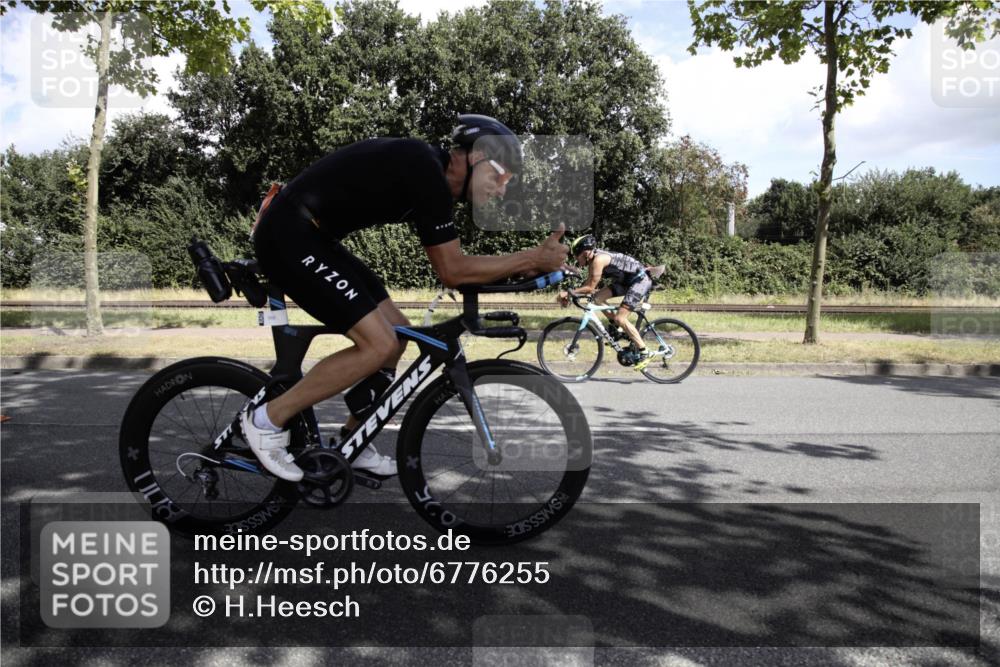 11.08.2024 - GEWOBA Citytriathlon Bremen H.Heesch http://msf.ph/oto/6776255 11.08.2024 12:03:47 Radfahren 755, 775, 798, 806, 822, 843, 906 meine-sportfotos.de