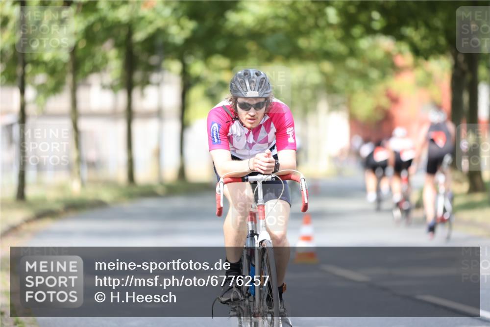 11.08.2024 - GEWOBA Citytriathlon Bremen H.Heesch http://msf.ph/oto/6776257 11.08.2024 11:44:18 Radfahren 746, 759, 855, 861, 926 meine-sportfotos.de