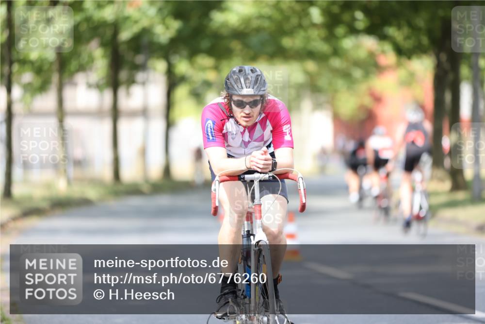11.08.2024 - GEWOBA Citytriathlon Bremen H.Heesch http://msf.ph/oto/6776260 11.08.2024 11:44:18 Radfahren 746, 759, 855, 861, 926 meine-sportfotos.de