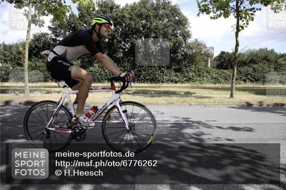 11.08.2024 - GEWOBA Citytriathlon Bremen H.Heesch http://msf.ph/oto/6776262 11.08.2024 12:03:58 Radfahren 798, 843, 906, 911, 964 meine-sportfotos.de