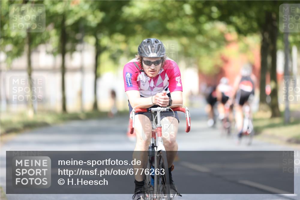 11.08.2024 - GEWOBA Citytriathlon Bremen H.Heesch http://msf.ph/oto/6776263 11.08.2024 11:44:18 Radfahren 746, 759, 855, 861, 926 meine-sportfotos.de