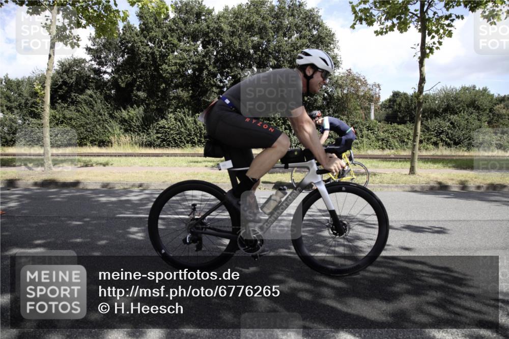 11.08.2024 - GEWOBA Citytriathlon Bremen H.Heesch http://msf.ph/oto/6776265 11.08.2024 12:04:07 Radfahren 798, 899, 907, 911, 964 meine-sportfotos.de