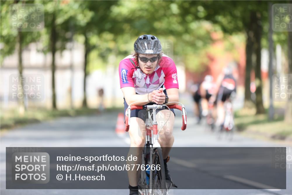 11.08.2024 - GEWOBA Citytriathlon Bremen H.Heesch http://msf.ph/oto/6776266 11.08.2024 11:44:18 Radfahren 746, 759, 855, 861, 926 meine-sportfotos.de