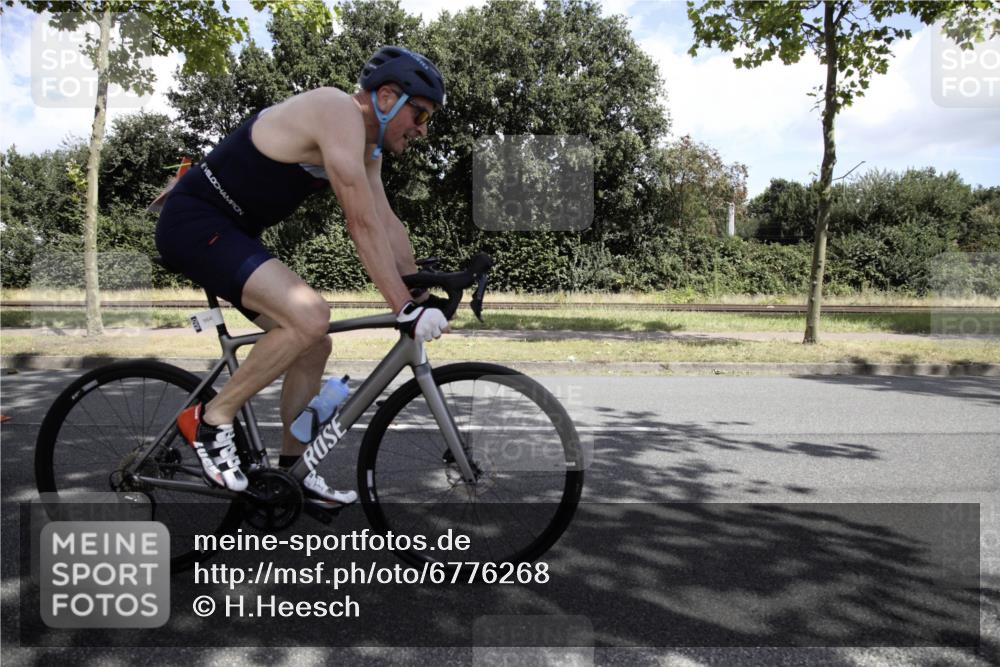 11.08.2024 - GEWOBA Citytriathlon Bremen H.Heesch http://msf.ph/oto/6776268 11.08.2024 12:04:11 Radfahren 801, 899, 907, 911, 918, 955, 964 meine-sportfotos.de