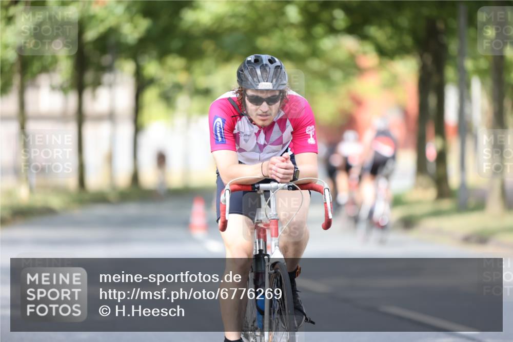 11.08.2024 - GEWOBA Citytriathlon Bremen H.Heesch http://msf.ph/oto/6776269 11.08.2024 11:44:18 Radfahren 746, 759, 855, 861, 926 meine-sportfotos.de