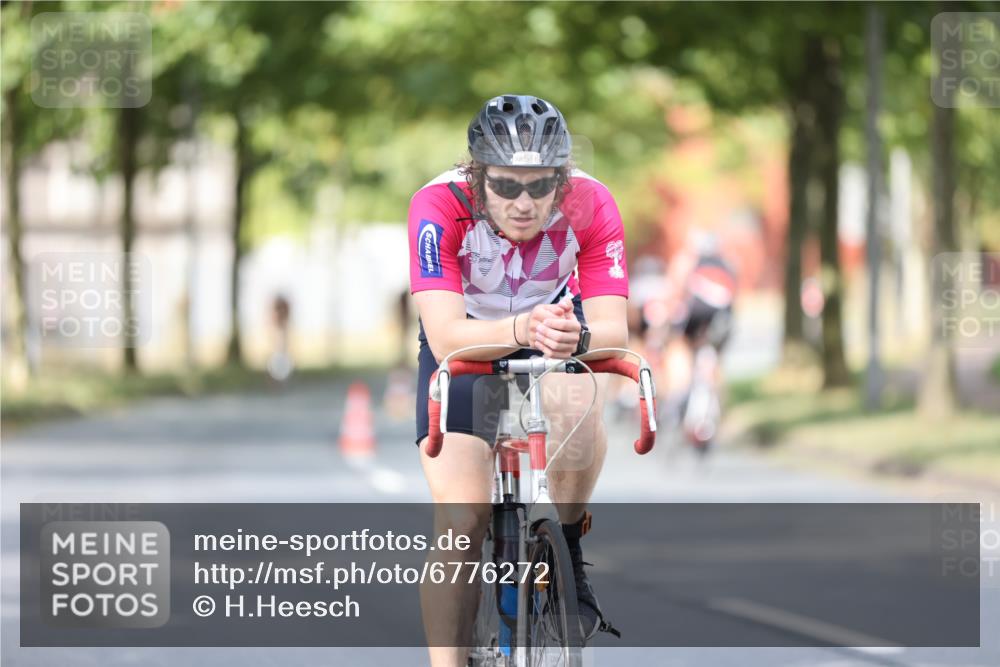 11.08.2024 - GEWOBA Citytriathlon Bremen H.Heesch http://msf.ph/oto/6776272 11.08.2024 11:44:18 Radfahren 746, 759, 855, 861, 926 meine-sportfotos.de