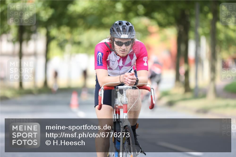 11.08.2024 - GEWOBA Citytriathlon Bremen H.Heesch http://msf.ph/oto/6776273 11.08.2024 11:44:18 Radfahren 746, 759, 855, 861, 926 meine-sportfotos.de