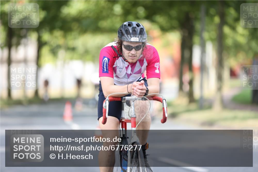 11.08.2024 - GEWOBA Citytriathlon Bremen H.Heesch http://msf.ph/oto/6776277 11.08.2024 11:44:18 Radfahren 746, 759, 855, 861, 926 meine-sportfotos.de