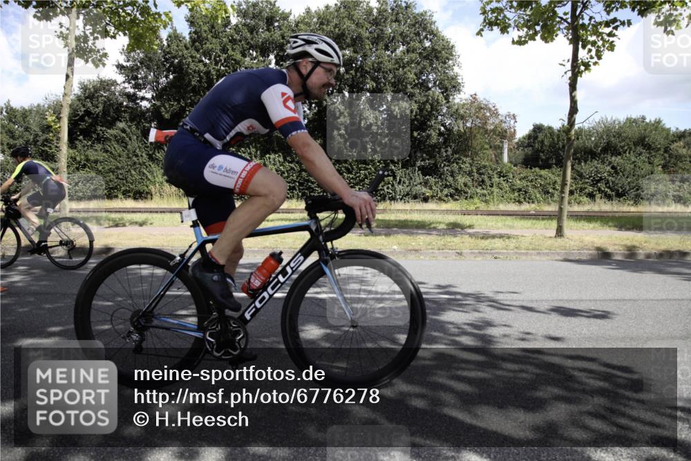 11.08.2024 - GEWOBA Citytriathlon Bremen H.Heesch http://msf.ph/oto/6776278 11.08.2024 12:04:22 Radfahren 757, 801, 862, 899, 907, 918, 955, 962 meine-sportfotos.de